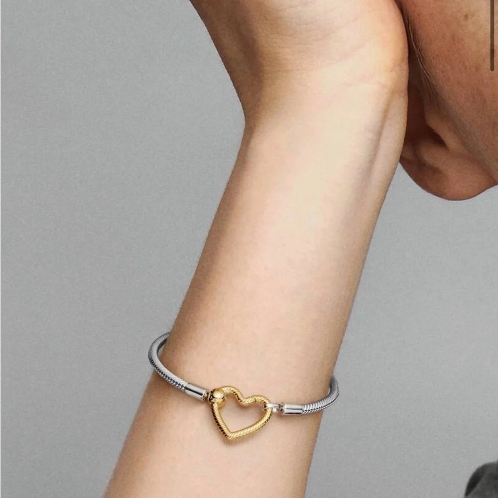Pandora Moments Heart Closure Snake Chain Bracelet - Picture 2 of 5